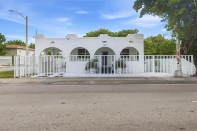 1909 NW 62nd St, Miami: photo 1 of 32