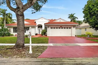 4025 SW 152nd Ave, Miramar: photo 1 of 50