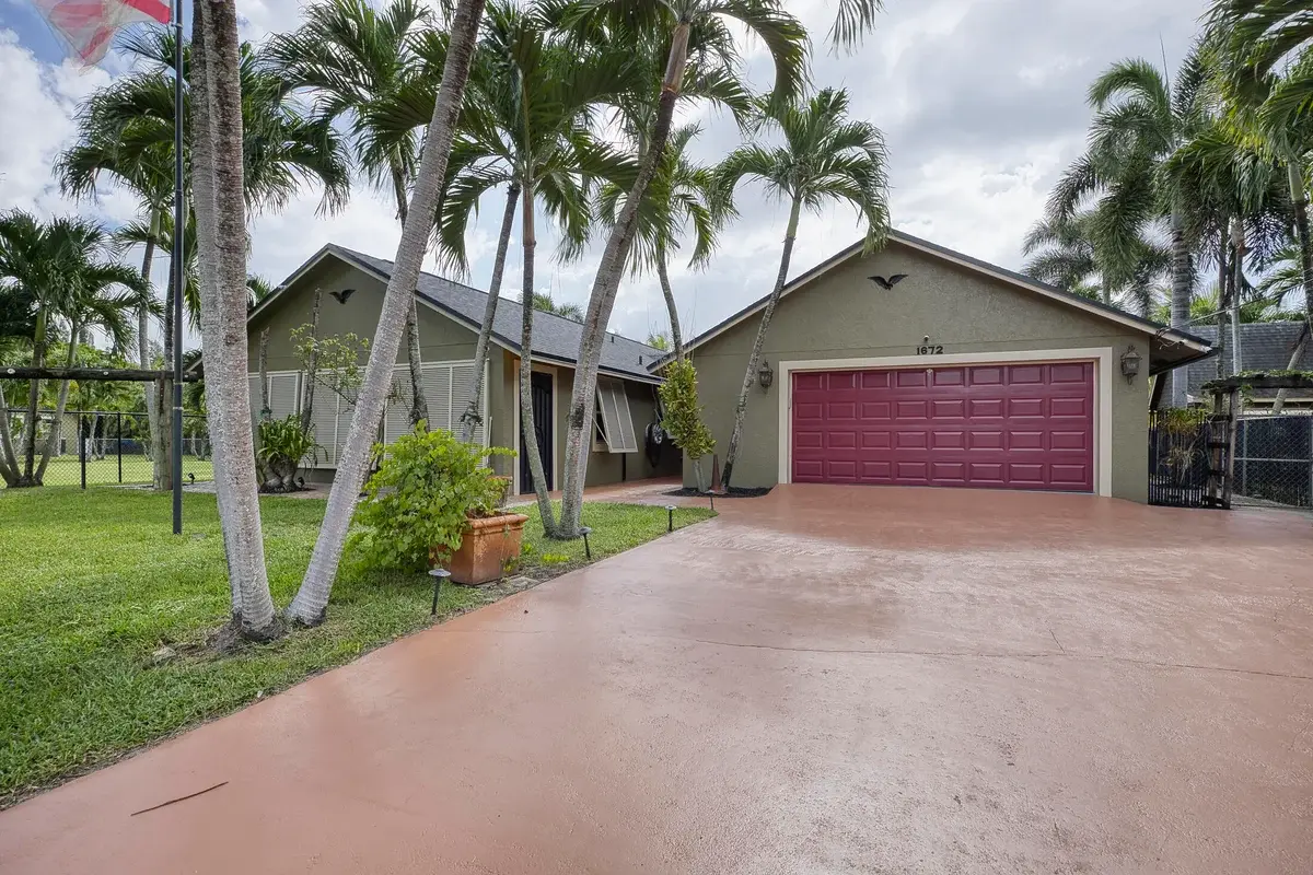 1672 Erie Ter, Palm Springs: photo 1 of 37