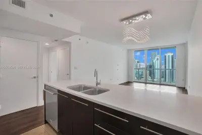 55 SE 6th St #3604, Miami: photo 1 of 22