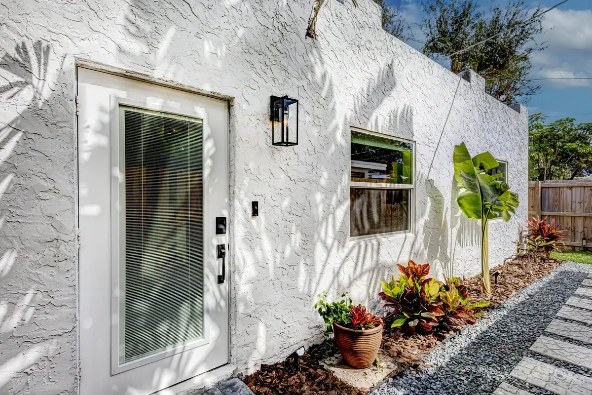 721 Franklin Rd, West Palm Beach: photo 1 of 36