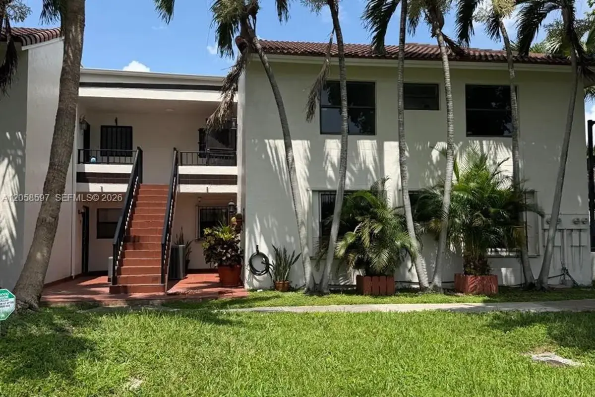 10875 NW 7th St #23-36, Miami: photo 1 of 16