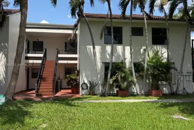 10875 NW 7th St #23-36, Miami: photo 1 of 16