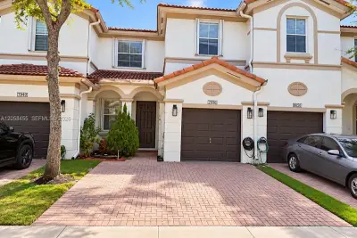 7950 NW 108th Pl, Doral: photo 1 of 21
