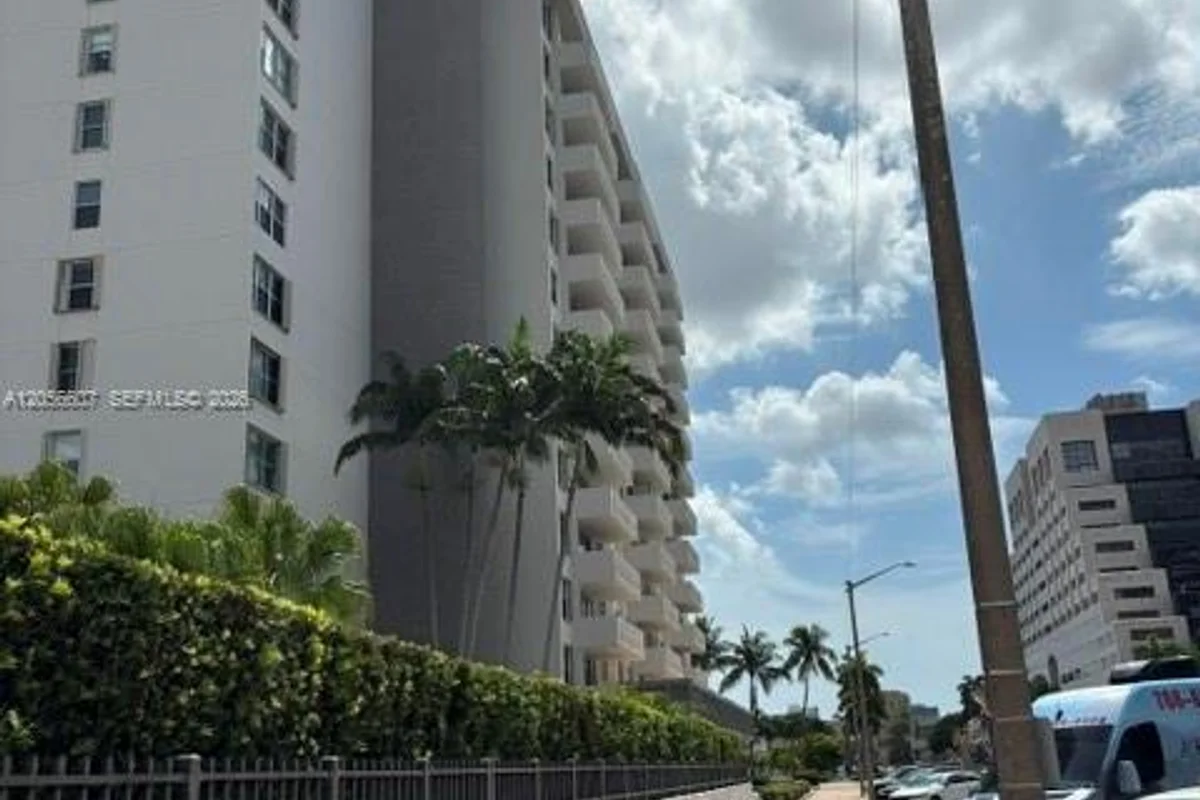 625 Biltmore Way #1201, Coral Gables: photo 1 of 10