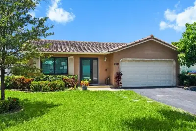 2338 NW 98th Way, Coral Springs: photo 1 of 32