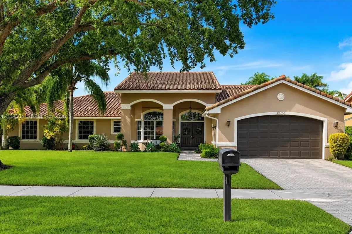 19450 NW 7th St, Pembroke Pines: photo 1 of 12