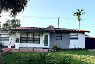 8025 NW 170th St, Hialeah: photo 1 of 22