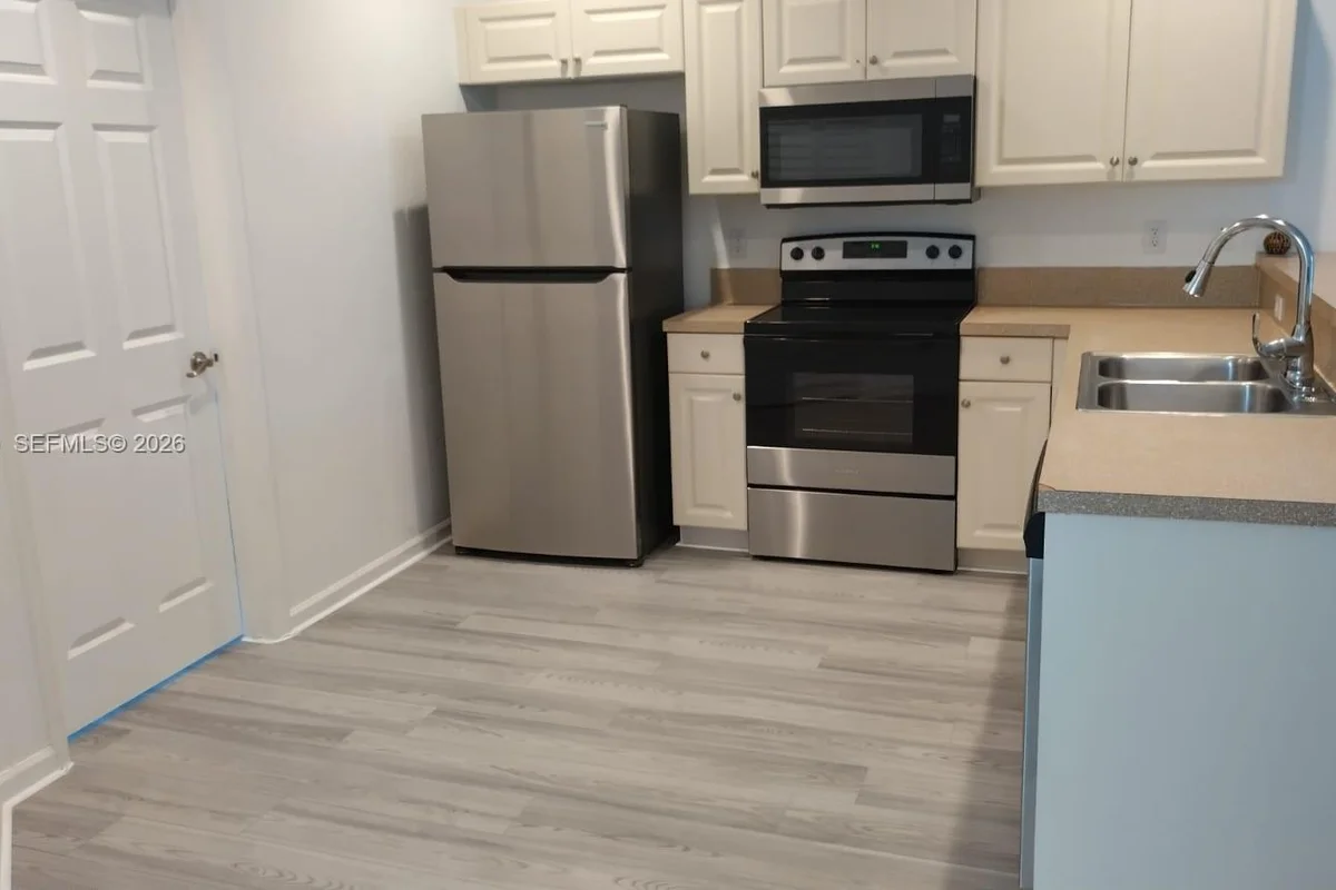 1960 Freeport Ln, Riviera Beach: photo 1 of 18
