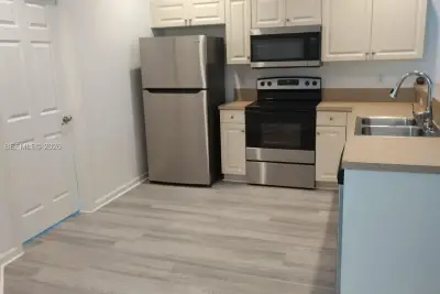 1960 Freeport Ln, Riviera Beach: photo 1 of 18