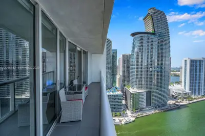 485 Brickell Ave #3401, Miami: photo 1 of 20