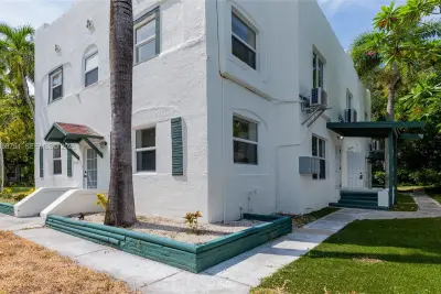 709 SW 4th Ct #7, Fort Lauderdale: photo 1 of 9