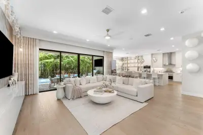 531 41st St, West Palm Beach: photo 1 of 32