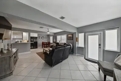 800 SW 19th St, Fort Lauderdale: photo 1 of 55
