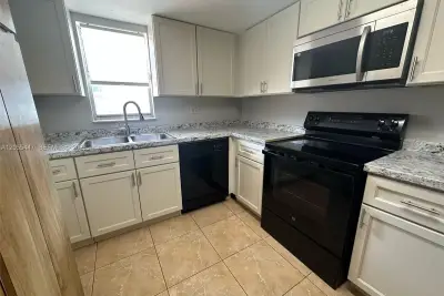 4159 SW 66th Ln #120, Davie: photo 1 of 18
