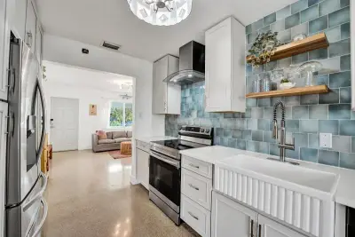 180 NW 48th Ct, Oakland Park: photo 1 of 25