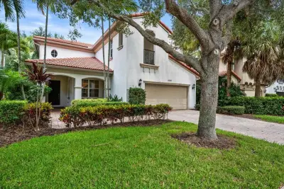 1049 Vintner Blvd, Palm Beach Gardens: photo 1 of 77