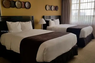 19201 Collins Ave #429, Sunny Isles Beach: photo 1 of 9