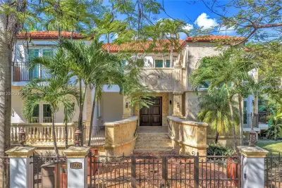 1710 S Miami Ave, Miami: photo 1 of 36