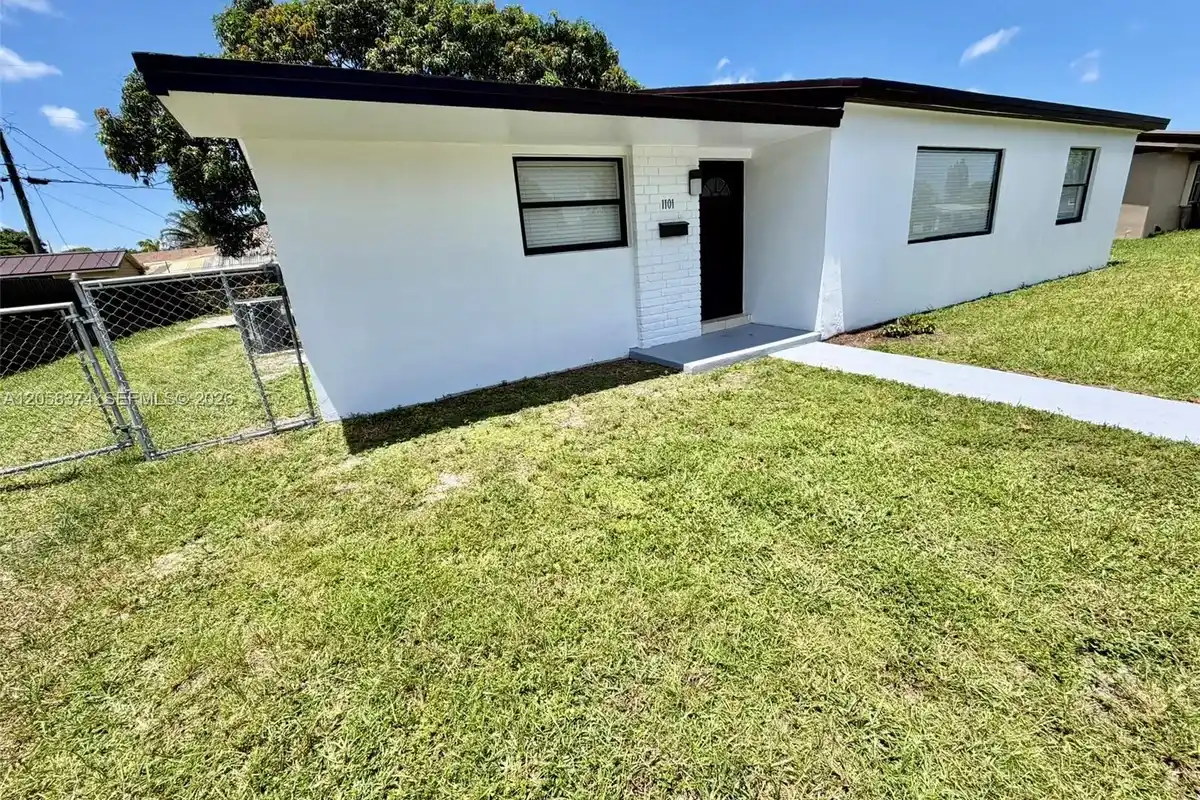 1101 NW 201st St, Miami Gardens: photo 1 of 26