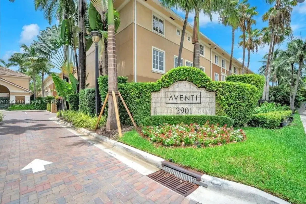 2845 NE 185th St #903, Aventura: photo 1 of 21