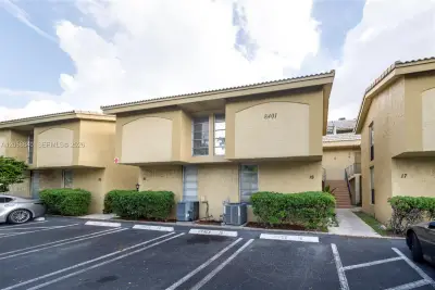 8401 W Sample Rd #19, Coral Springs: photo 1 of 29