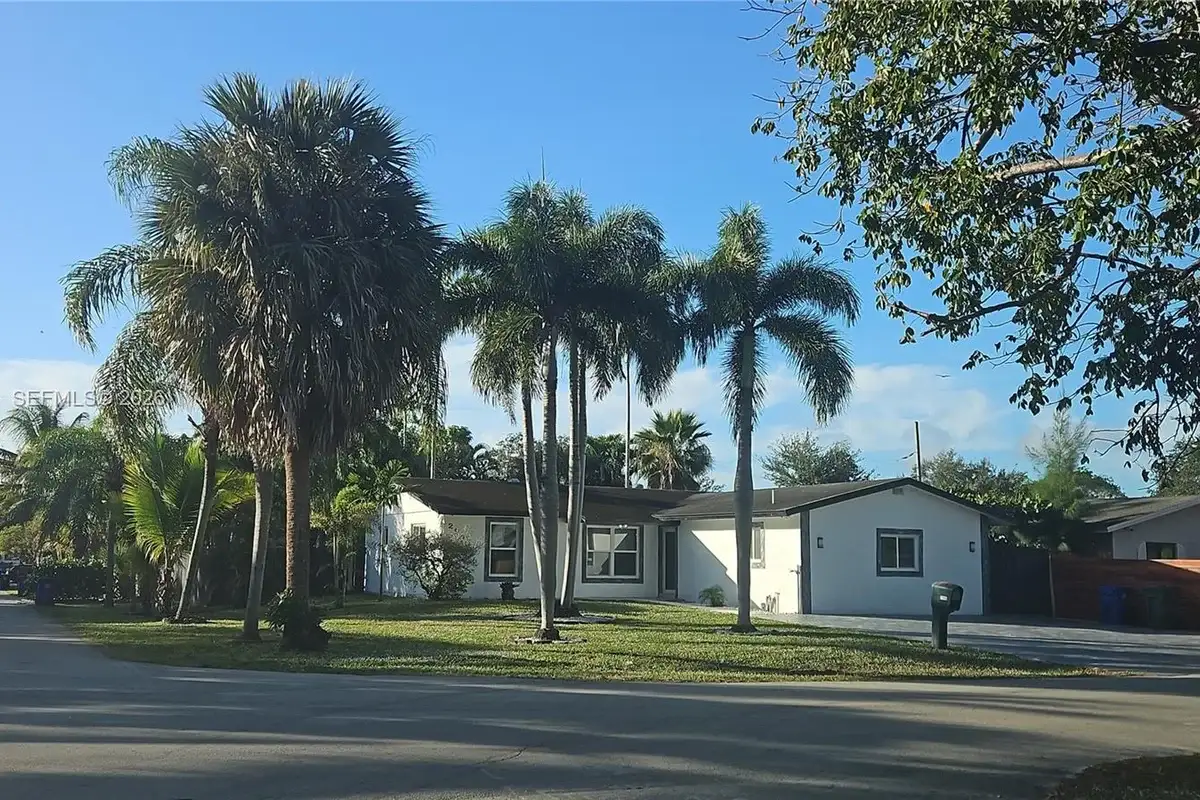 2900 SW 16th St, Fort Lauderdale: photo 1 of 27