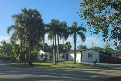 2900 SW 16th St, Fort Lauderdale: photo 1 of 27