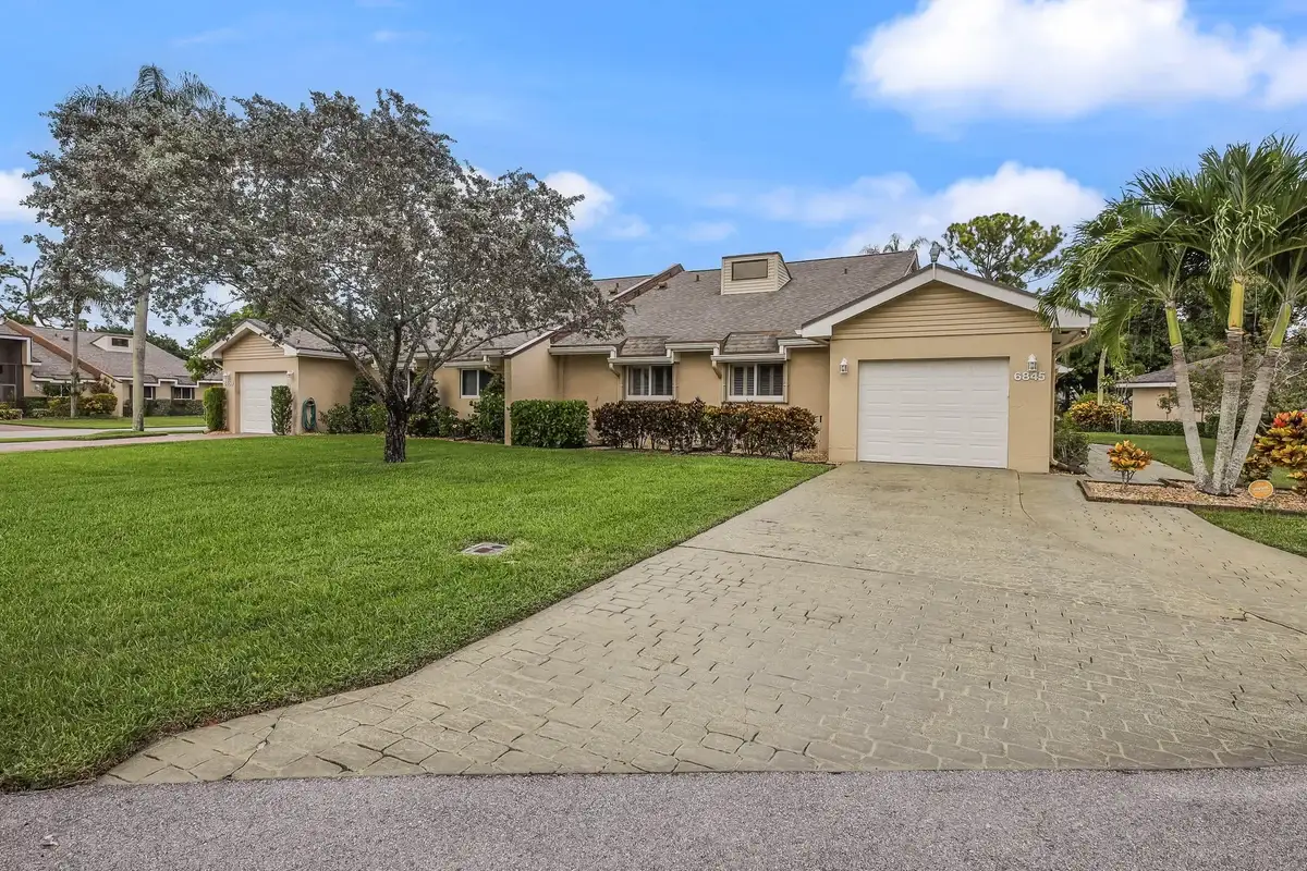 6845 Fountains Cir, Lake Worth: photo 1 of 37