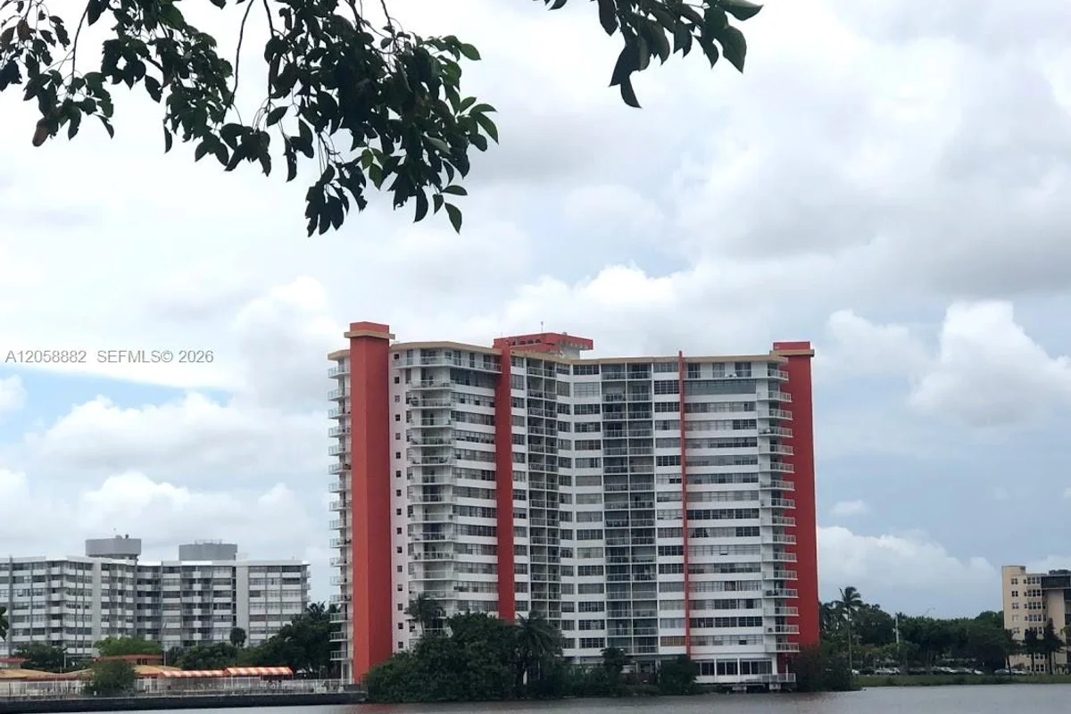 1301 NE Miami Gardens Dr #1611W, Miami: photo 1 of 12