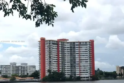 1301 NE Miami Gardens Dr #1611W, Miami: photo 1 of 12