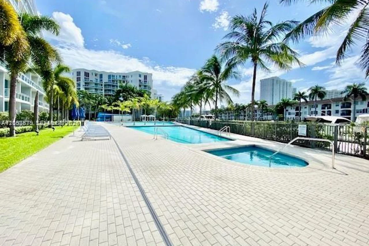 2950 NE 188th St #231, Aventura: photo 1 of 16