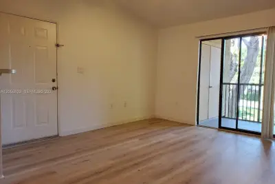 15551 SW 104th Ter #8210, Miami: photo 1 of 9