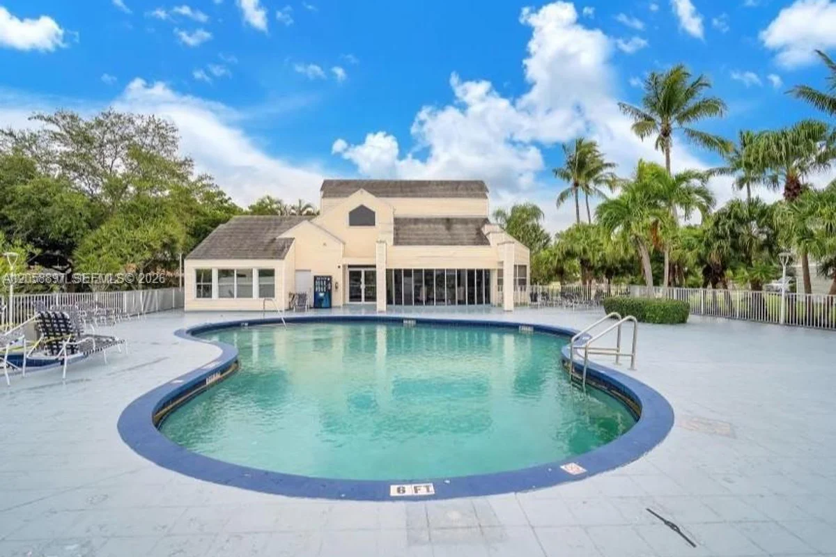 3461 NW 44th St #102, Oakland Park: photo 1 of 24