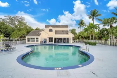 3461 NW 44th St #102, Oakland Park: photo 1 of 24