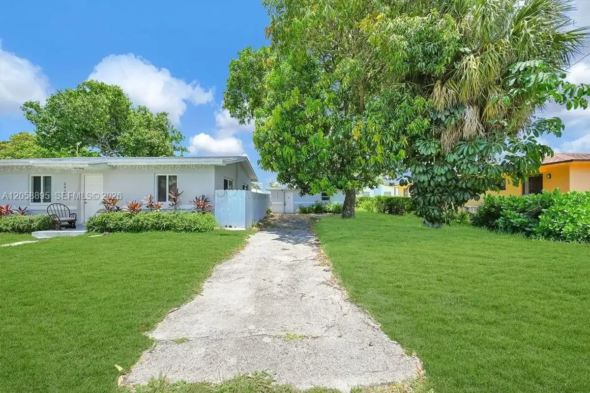 2925 NW 63rd St, Miami: photo 1 of 48