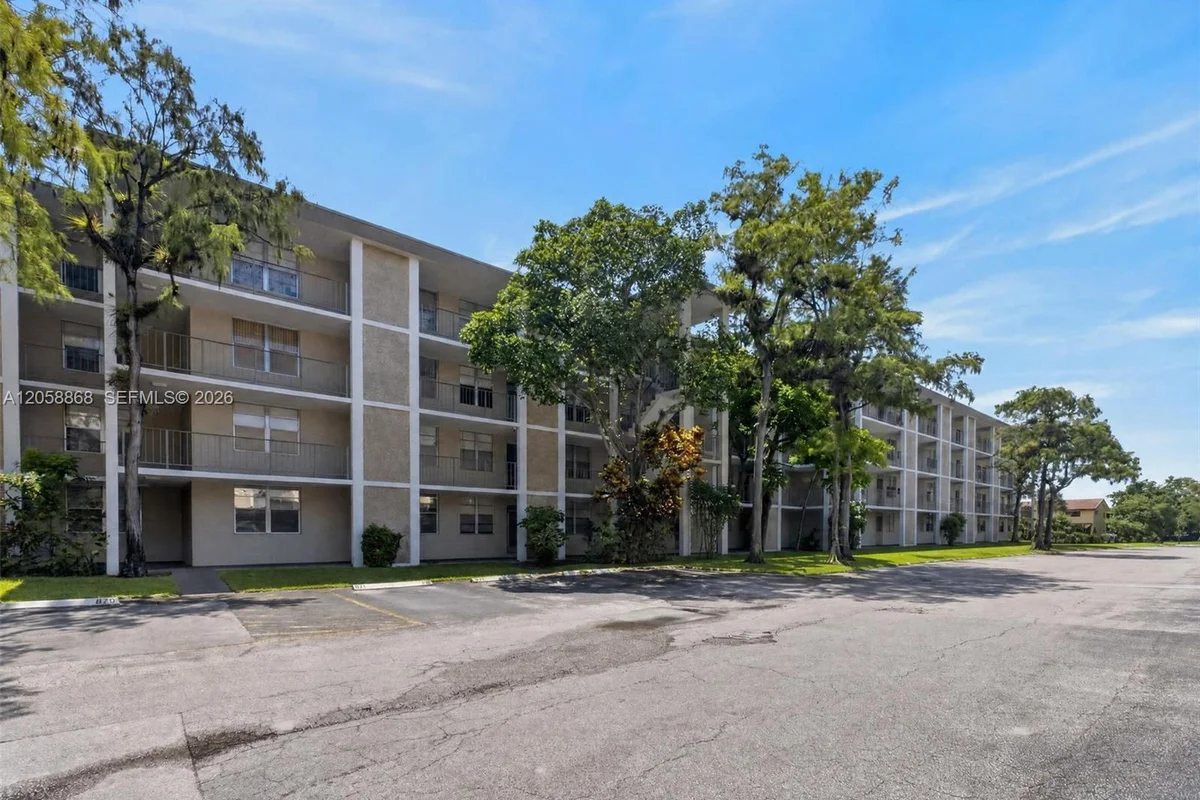 2900 NW 48th Ter #310, Lauderdale Lakes: photo 1 of 33
