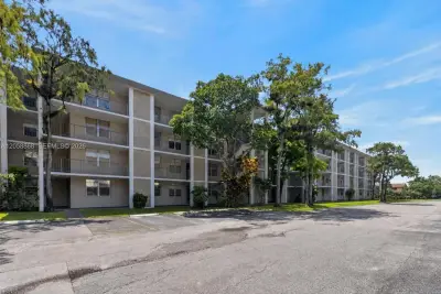 2900 NW 48th Ter #310, Lauderdale Lakes: photo 1 of 33
