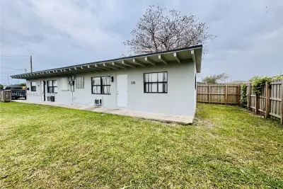 536 SW 6th Ter, Homestead: photo 1 of 14
