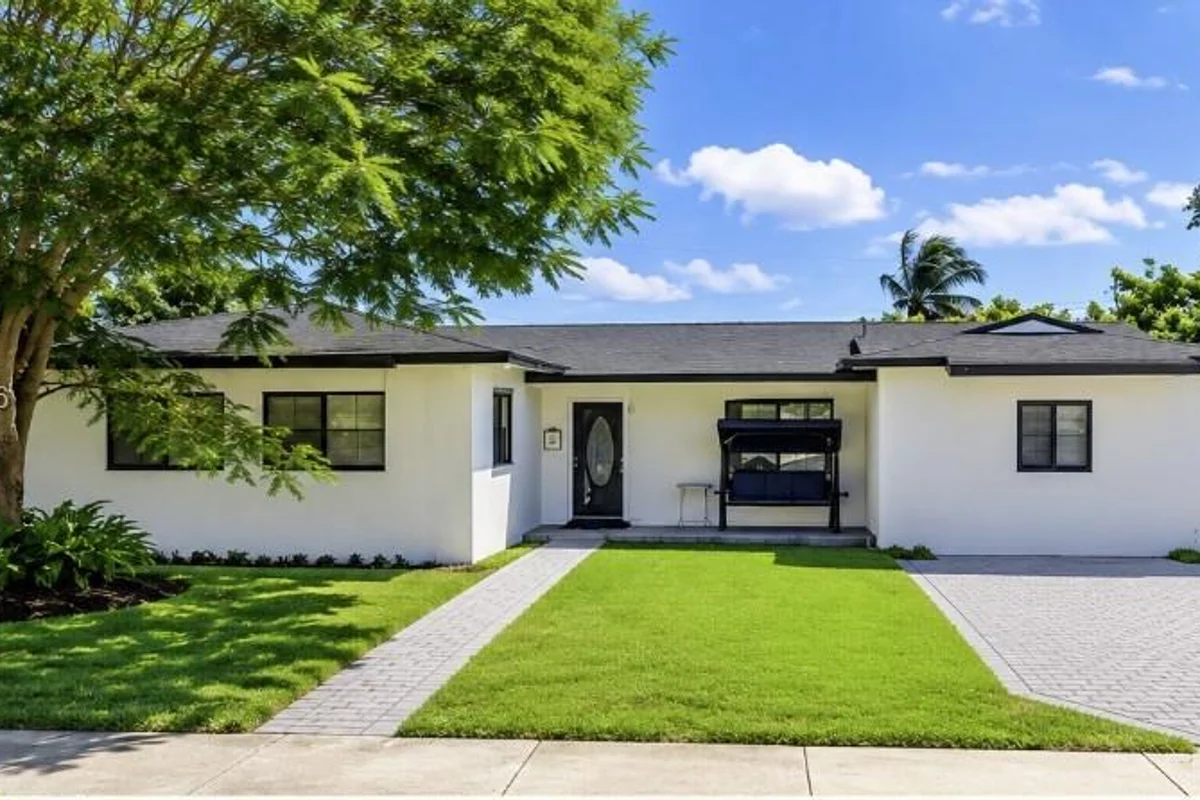 10364 Fairway Heights Blvd, Miami: photo 1 of 24