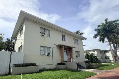 Condo in Miami Beach: photo 1 of 6