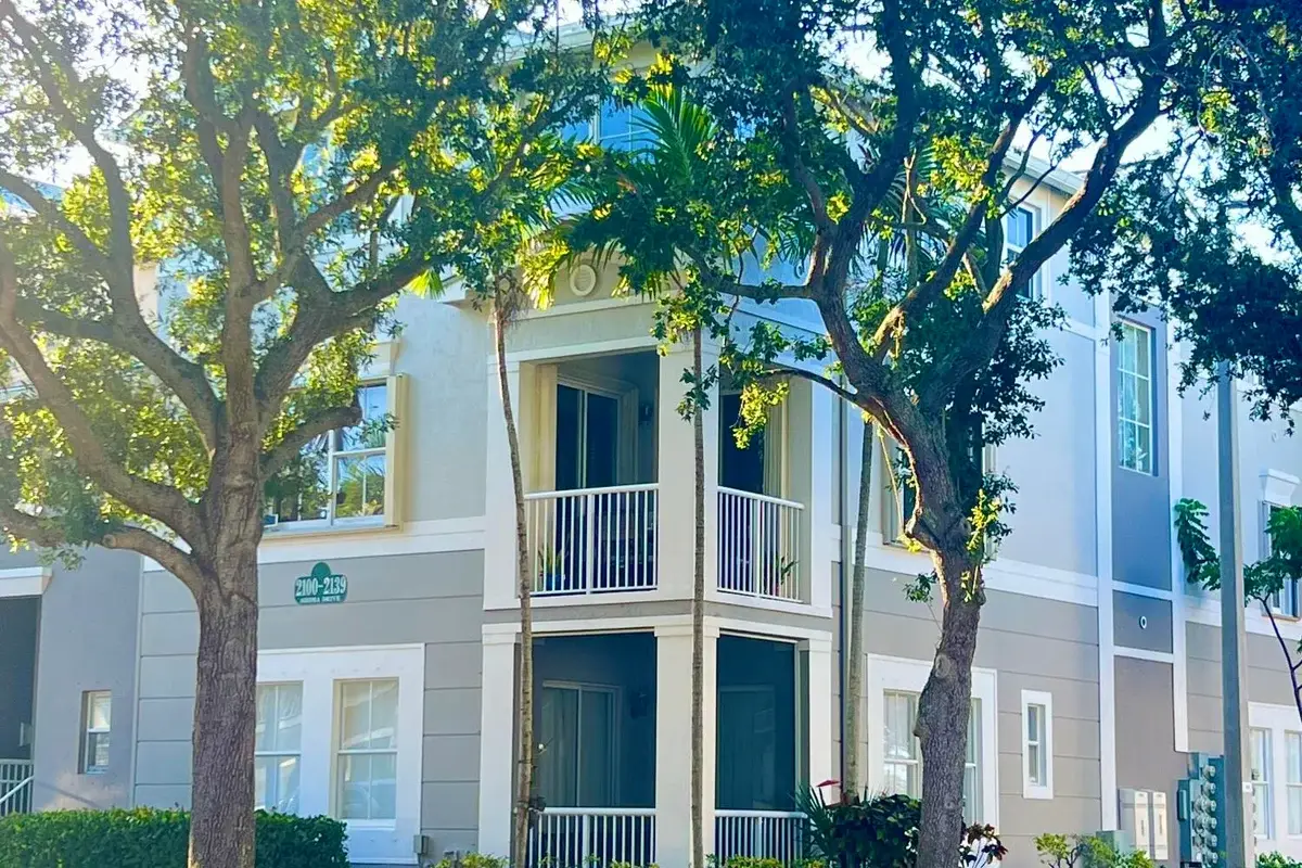2116 Shoma Dr, Royal Palm Beach: photo 1 of 10