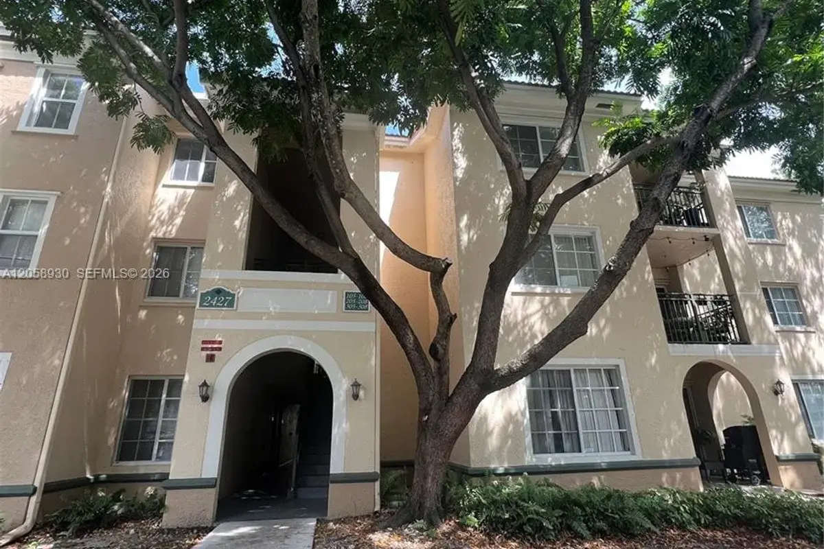 2427 Centergate Dr #305, Miramar: photo 1 of 12