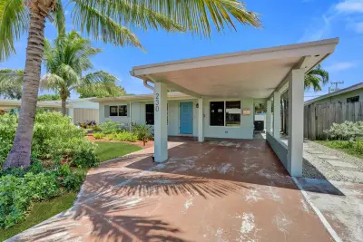 230 NE 45th St, Oakland Park: photo 1 of 26