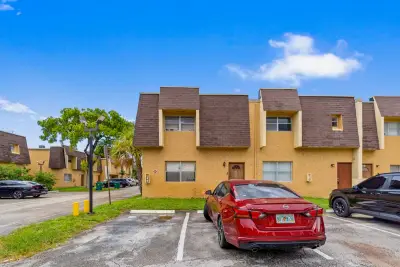 5655 Blueberry Ct #1, Lauderhill: photo 1 of 101