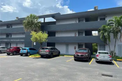 8841 W Flagler St #202, Miami: photo 1 of 8