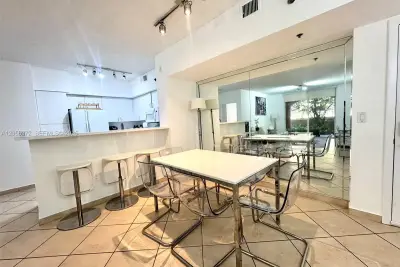 Condo in Aventura: photo 1 of 25