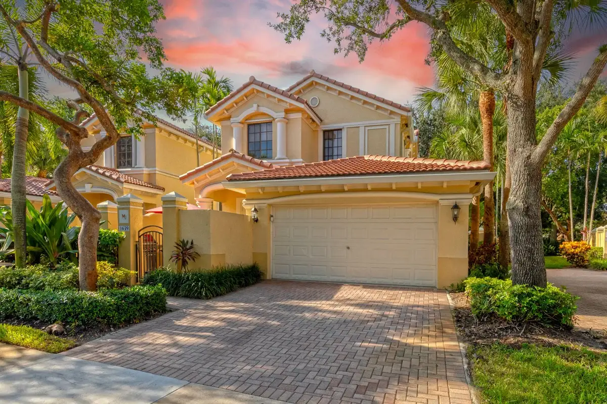 1639 Passion Vine Cir #16-4, Weston: photo 1 of 84