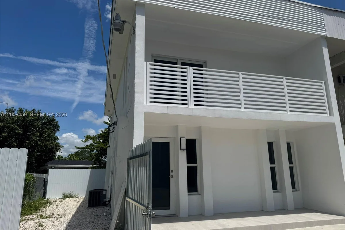 3315 NW 13th Ter, Miami: photo 1 of 13