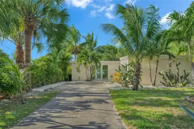 5801 NW 20th St, Margate: photo 1 of 50